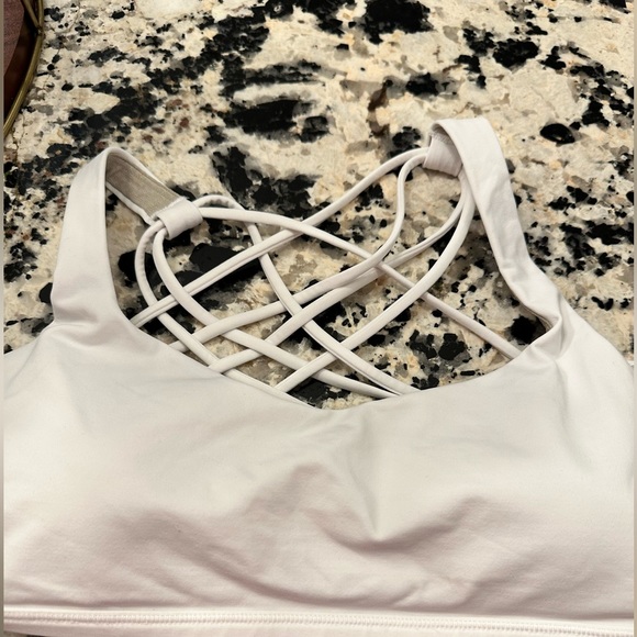 Lululemon white free to be sports bra size six A/B cup - Picture 1 of 4